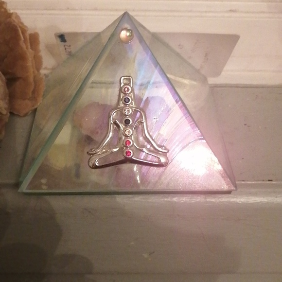 A Chakra glass box. - Picture 1 of 3